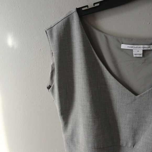 Diane Von Furstenberg Women's Sleeveless Gray Dress with Ruching Size 12 V-Back - Picture 7 of 16